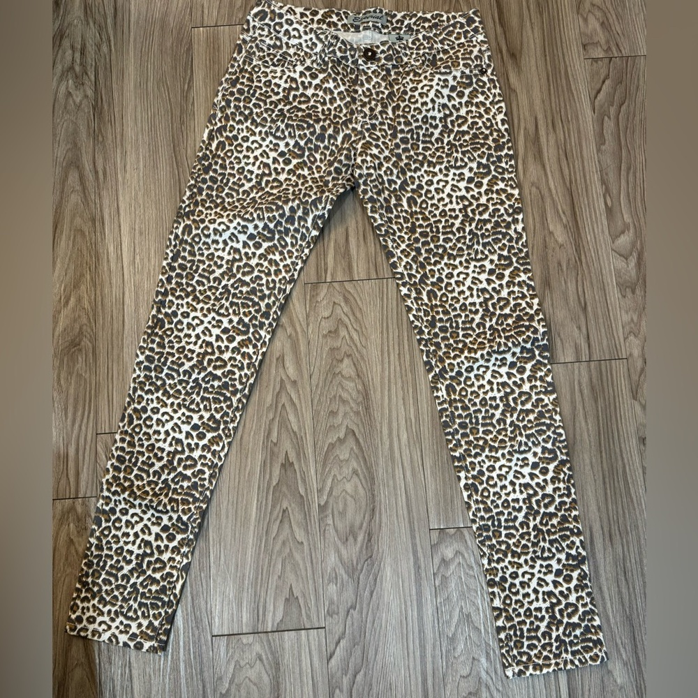 Leopard print pants from boutique. Size 5 or 27 waist. NWT
